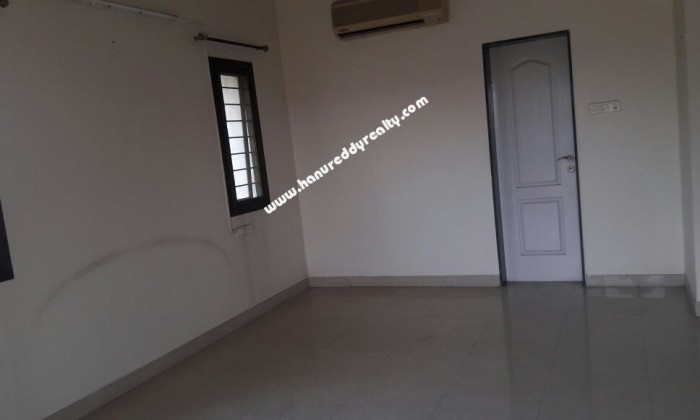 4 BHK Flat for Rent in Mangaldas Road