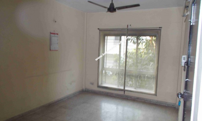 2 BHK Flat for Sale in Boat Club Road