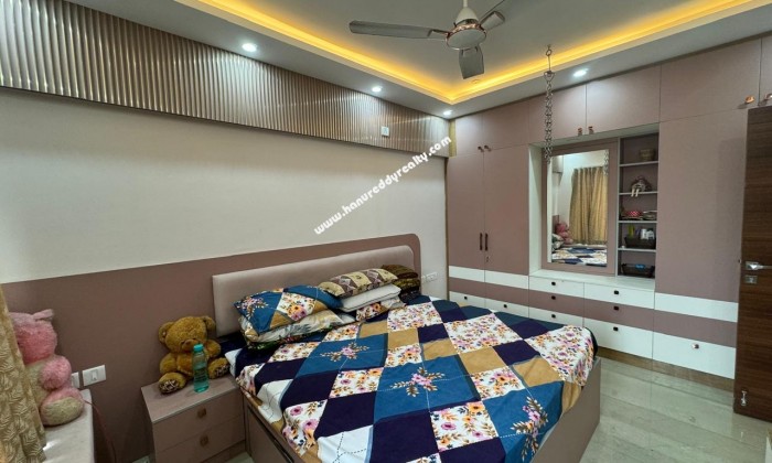 2 BHK Flat for Sale in Saligramam
