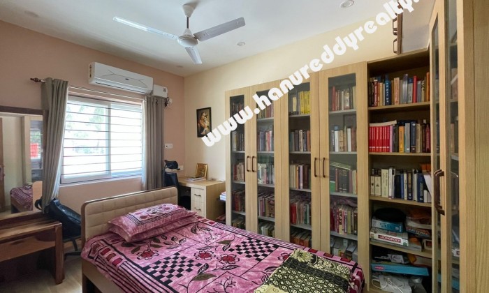 3 BHK Flat for Sale in Mandaveli