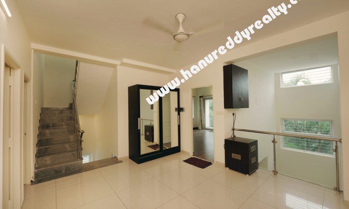 5 BHK Villa for Sale in Thalambur