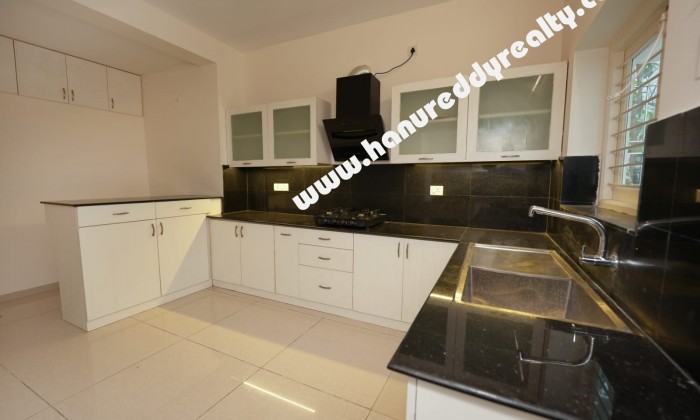 5 BHK Villa for Sale in Thalambur