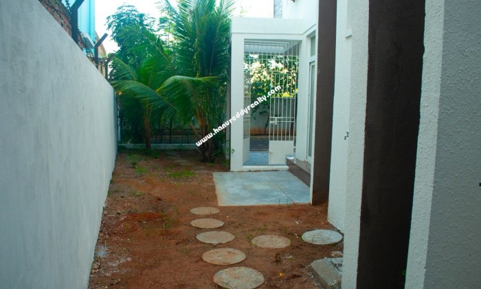 5 BHK Villa for Sale in Thalambur