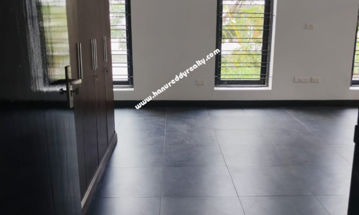 5 BHK Villa for Rent in Akkarai