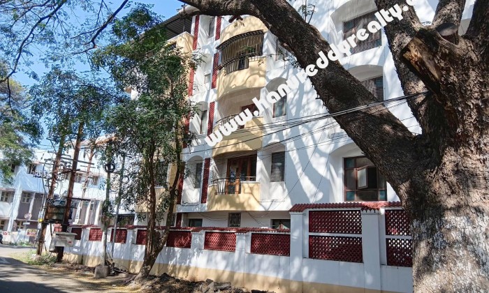 6 BHK Flat for Sale in R S Puram