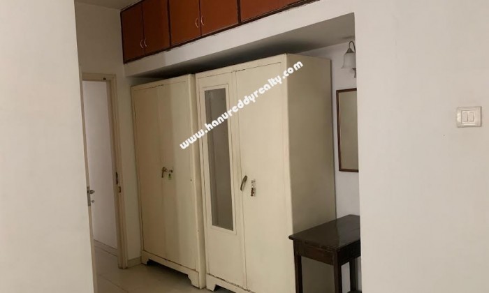 2 BHK Flat for Sale in Boat Club Road