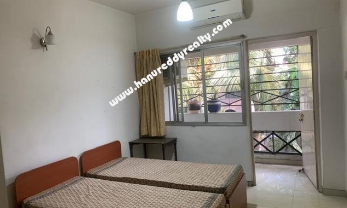 2 BHK Flat for Sale in Boat Club Road