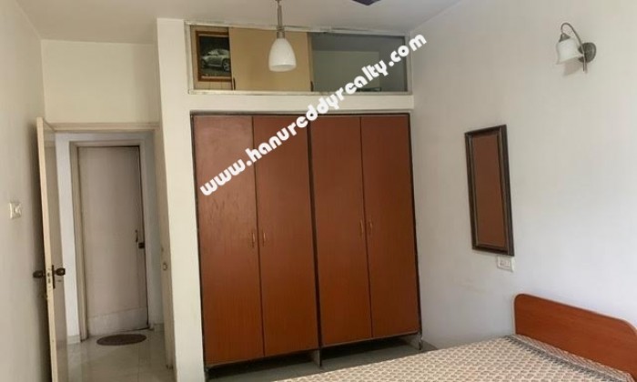 2 BHK Flat for Sale in Boat Club Road