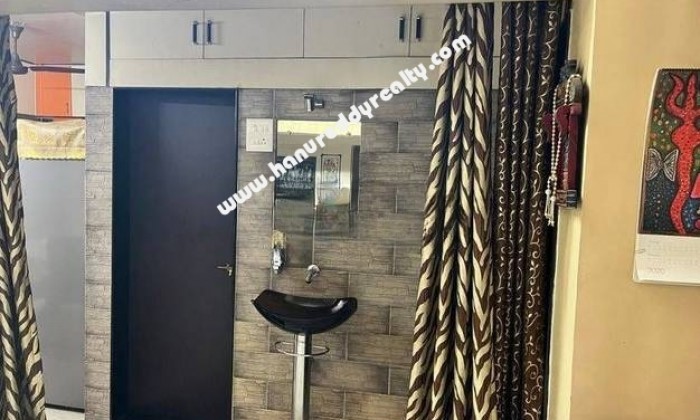 3 BHK Flat for Sale in Wanowarie