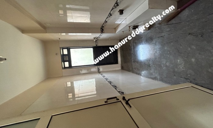 4 BHK Flat for Sale in Wanowarie
