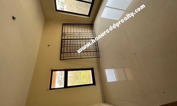 4 BHK Flat for Sale in Wanowarie