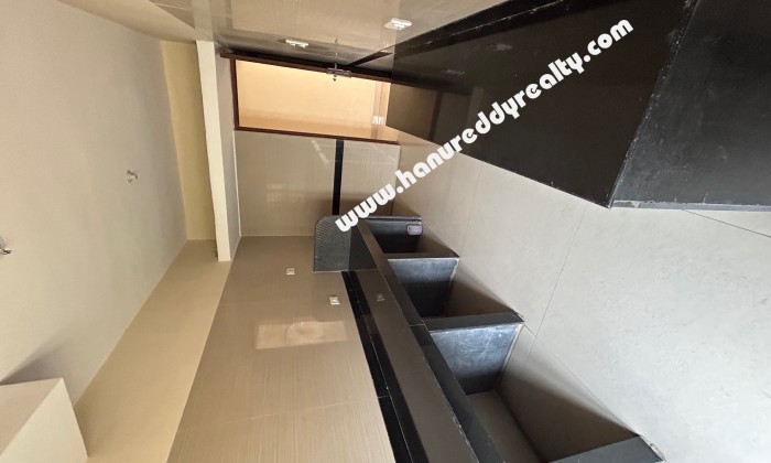 4 BHK Flat for Sale in Wanowarie