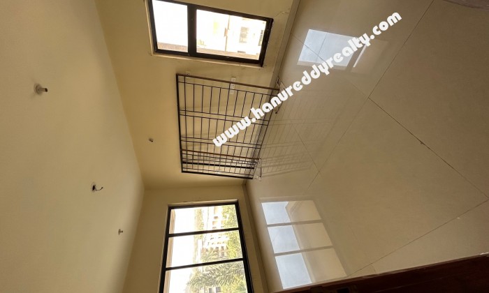 4 BHK Flat for Sale in Wanowarie