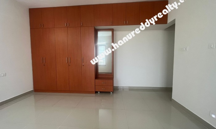 4 BHK Flat for Rent in Semmencherry