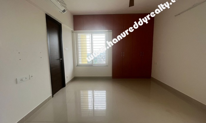 4 BHK Flat for Rent in Semmencherry