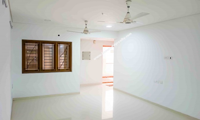 3 BHK Flat for Sale in Race Course