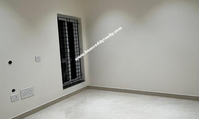 2 BHK Flat for Sale in Selaiyur