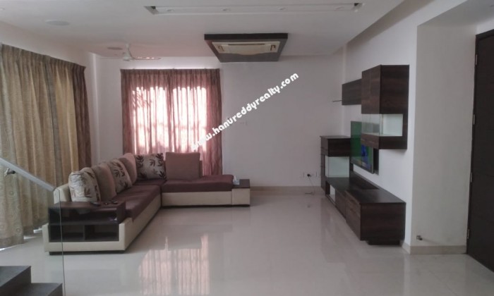 4 BHK Row House for Rent in Akkarai