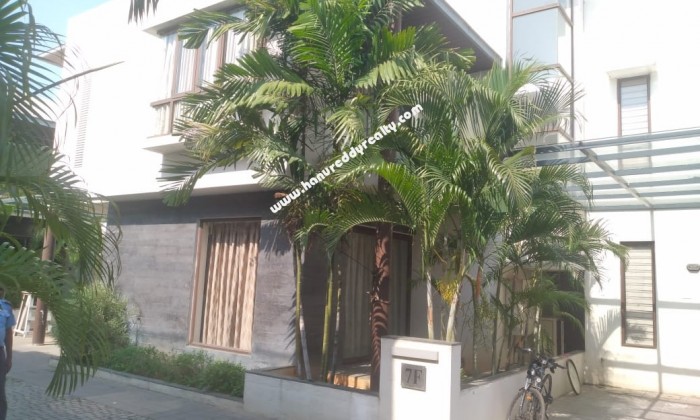 4 BHK Row House for Rent in Akkarai