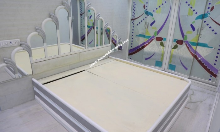 4 BHK Flat for Sale in Sowcarpet