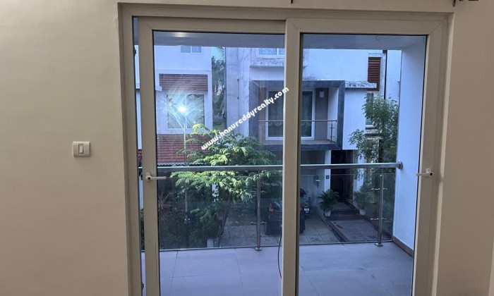 4 BHK Villa for Sale in Thalambur