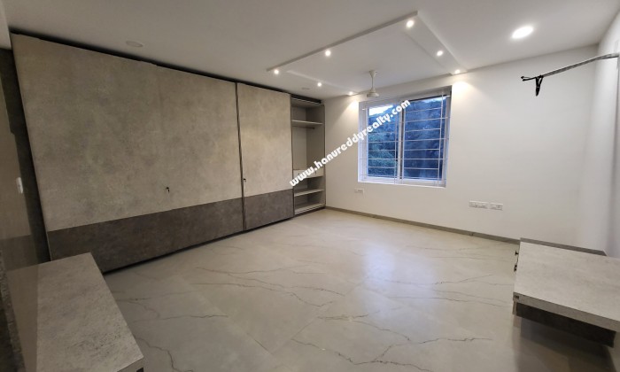 4 BHK Flat for Rent in R S Puram